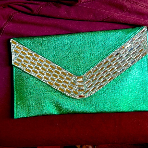 Turquoise green purse with chane hold - Picture 1 of 4
